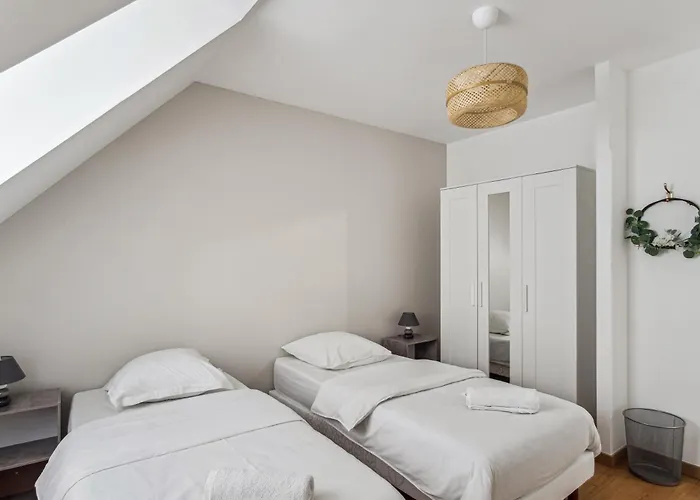 Chic Friendly And Spacious House