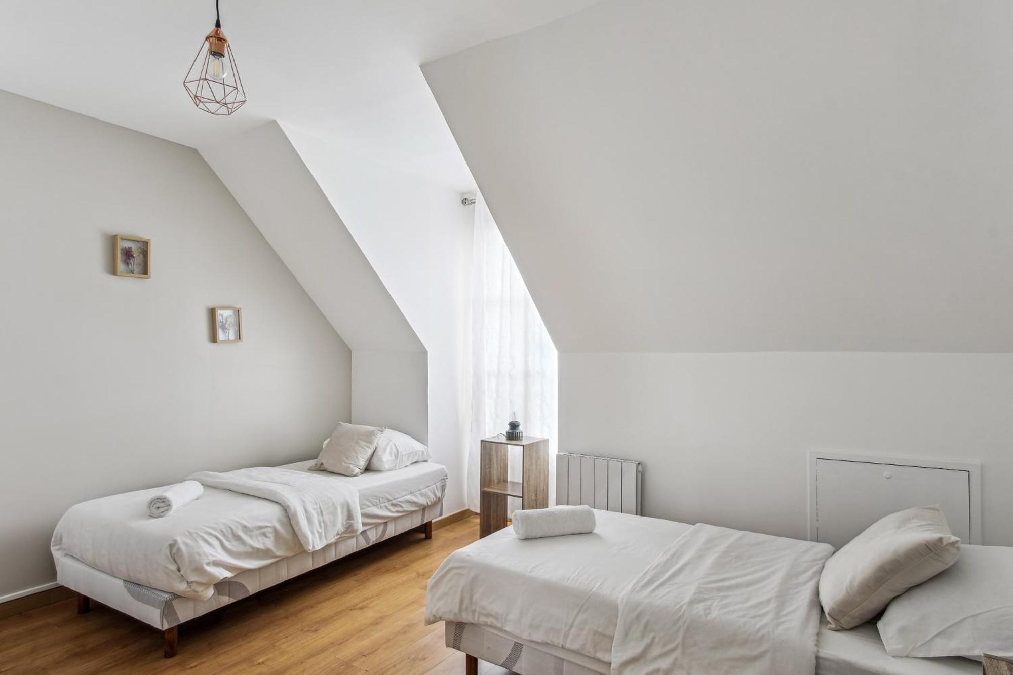 Chic Friendly And Spacious House Apartment